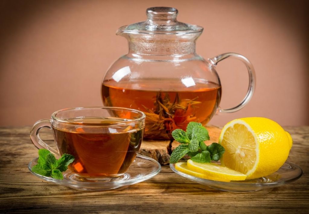мятный чай с шиповником и лимоном